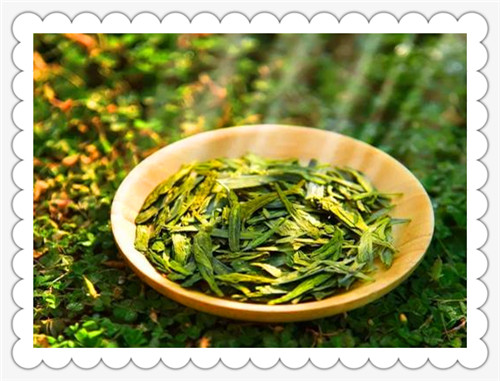 由于未经发酵处理,绿茶保留了茶叶中丰富的维生素,氨基酸和多酚等营养